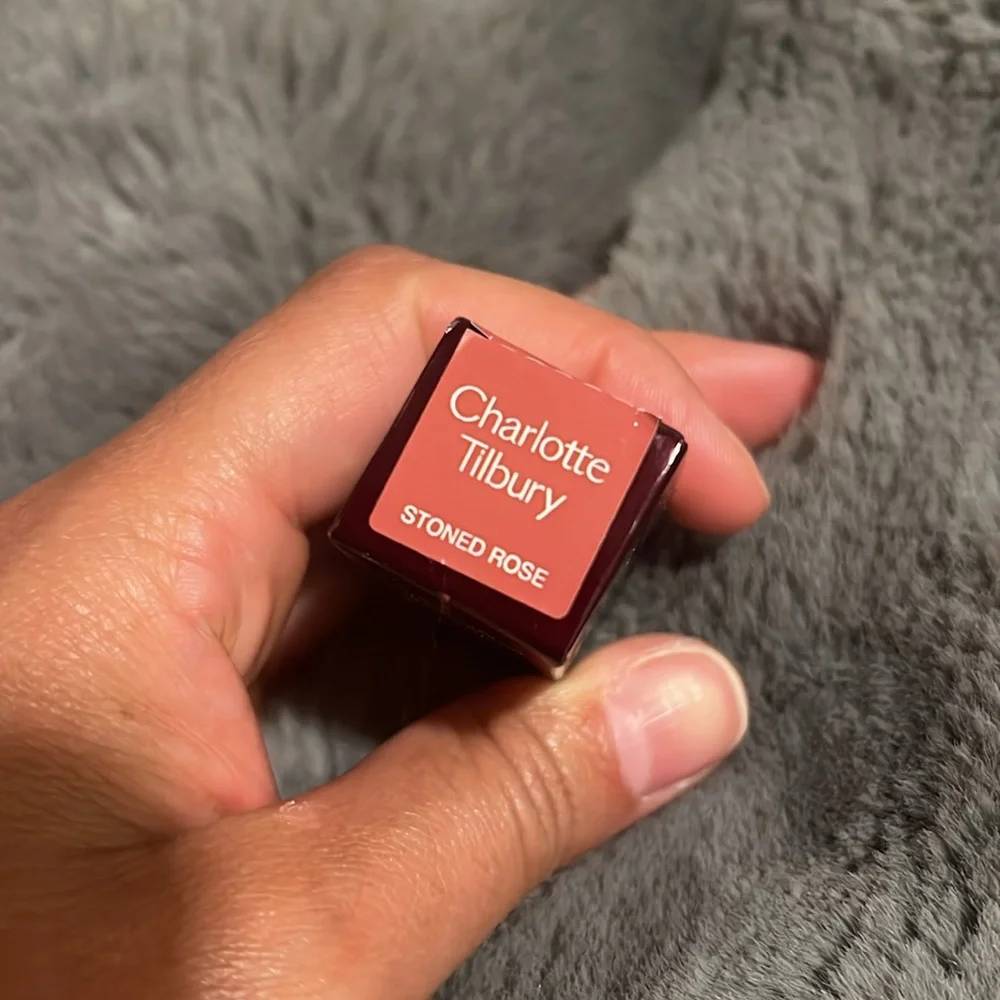 CHARLOTTE TILBURY K.I.S.S.I.N.G-Stoned Rose